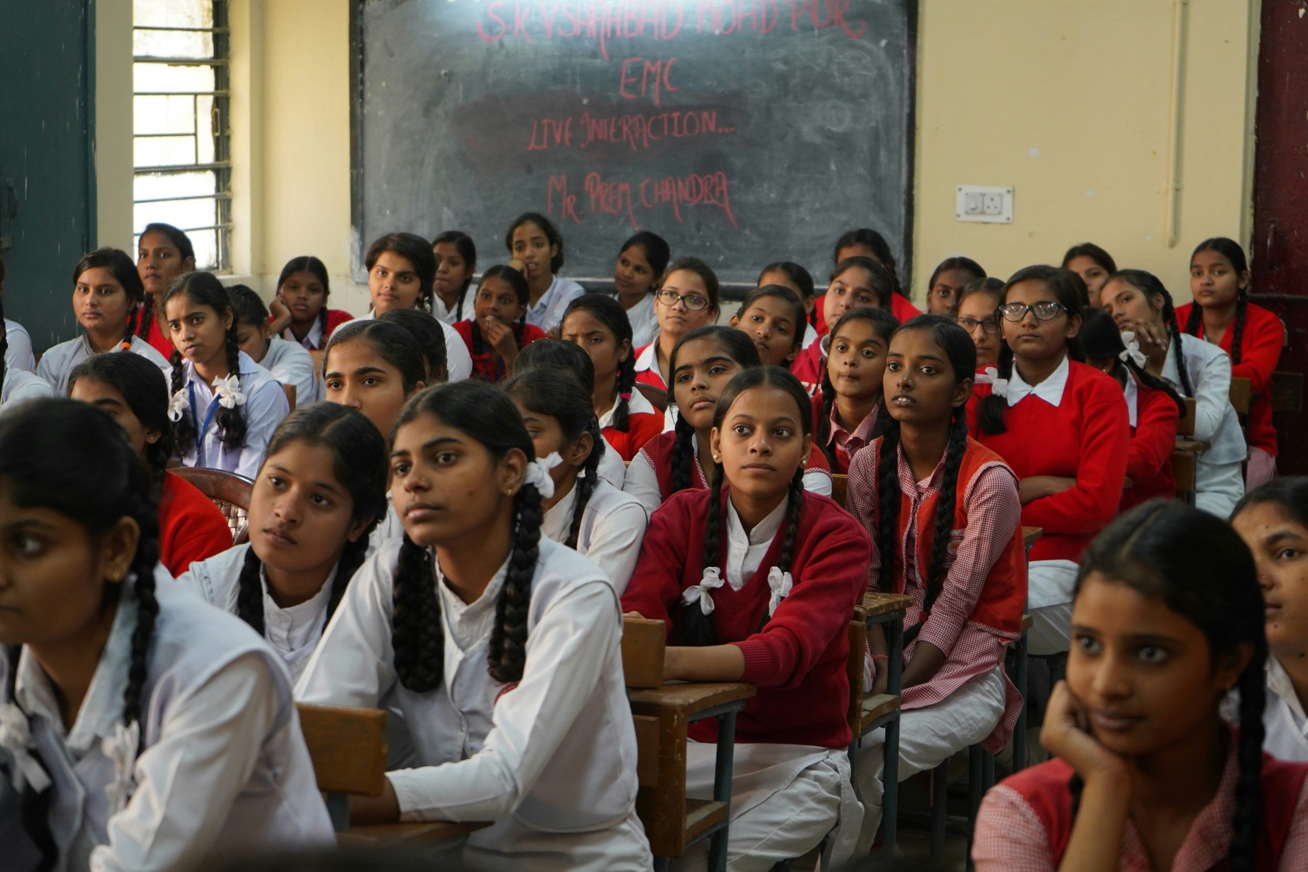 Students in a classroom (TEFL guide)